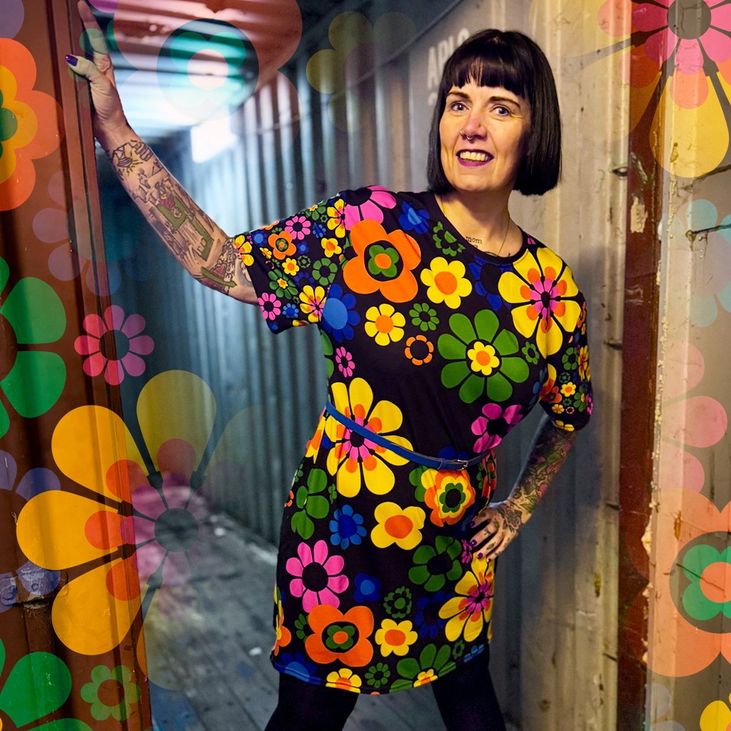 T-shirt dress - FLOW-POW joy - Funky flower power print