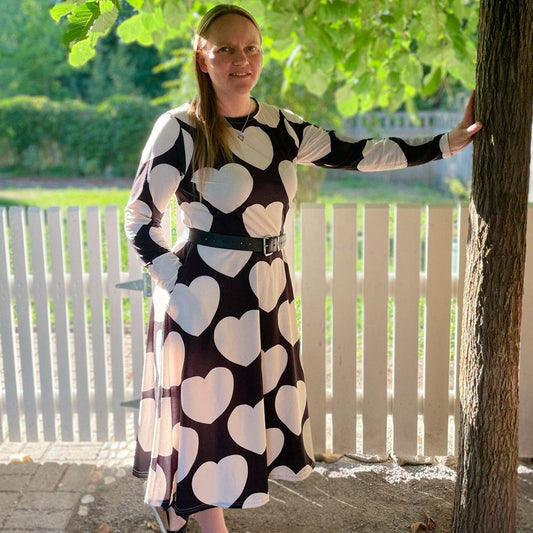 Midi Dress - ELLIE LOVE black - Bold Heart Print