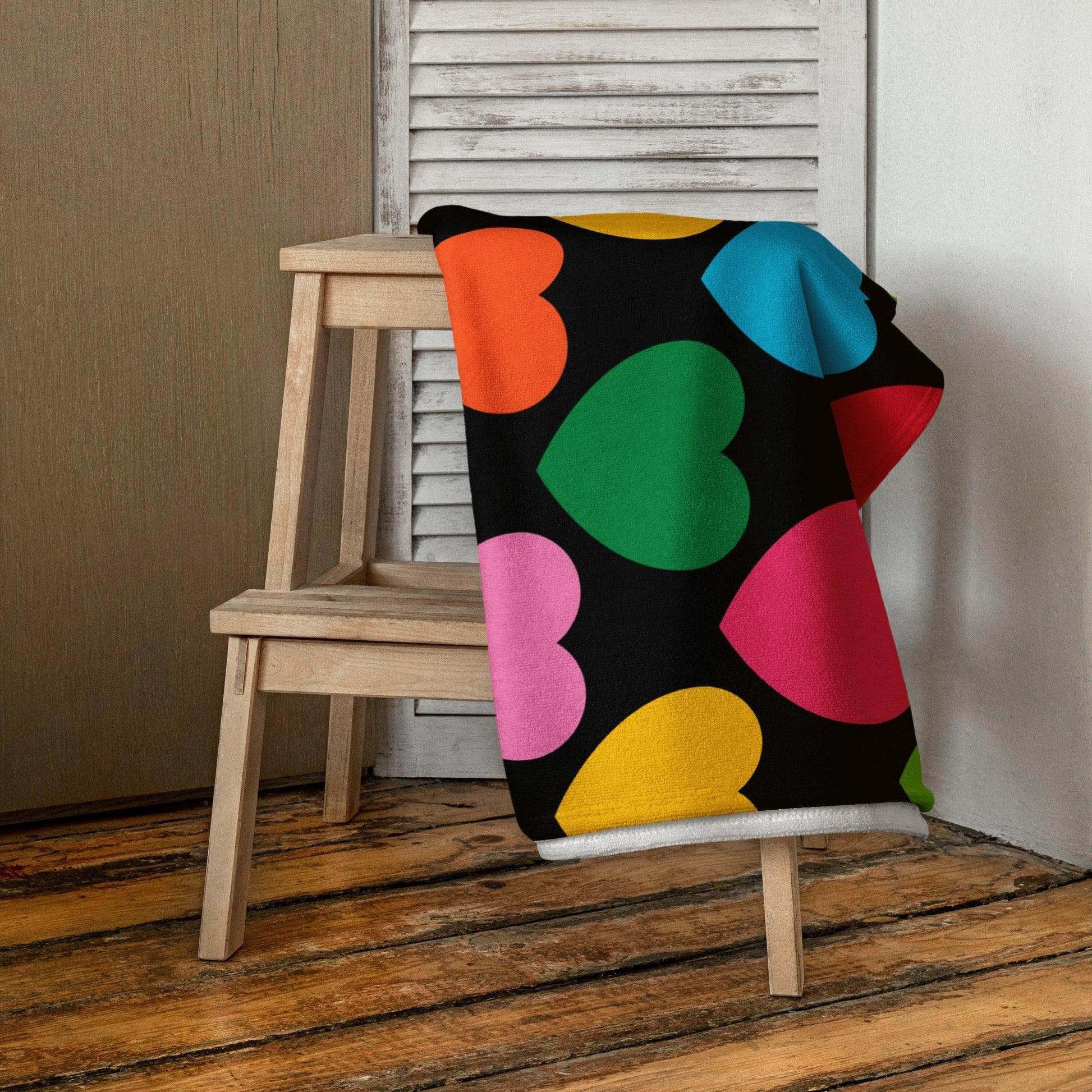 Towel - ELLIE LOVE mix black - Bold Heart Print