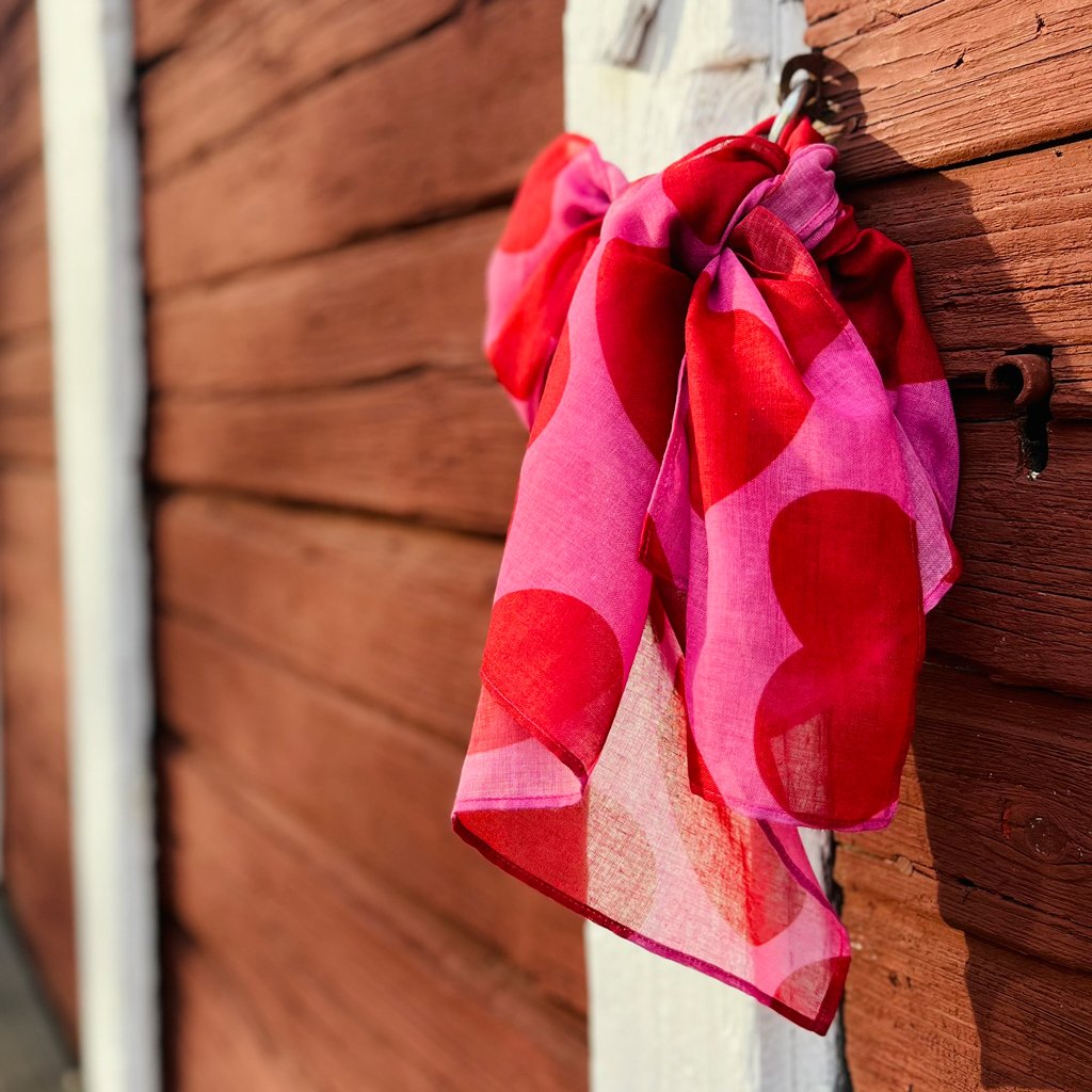Scarf - ELLIE LOVE red - Bold heart print